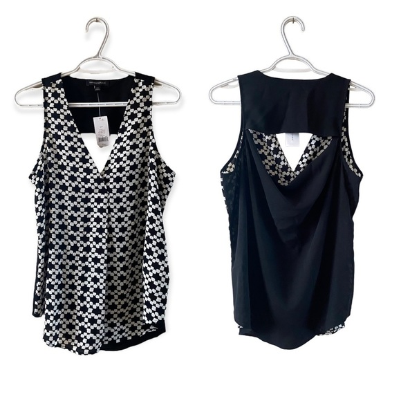 𝅺banana REPUBLIC Black and White V Neck Open back blouse size Small NWT - Picture 1 of 6